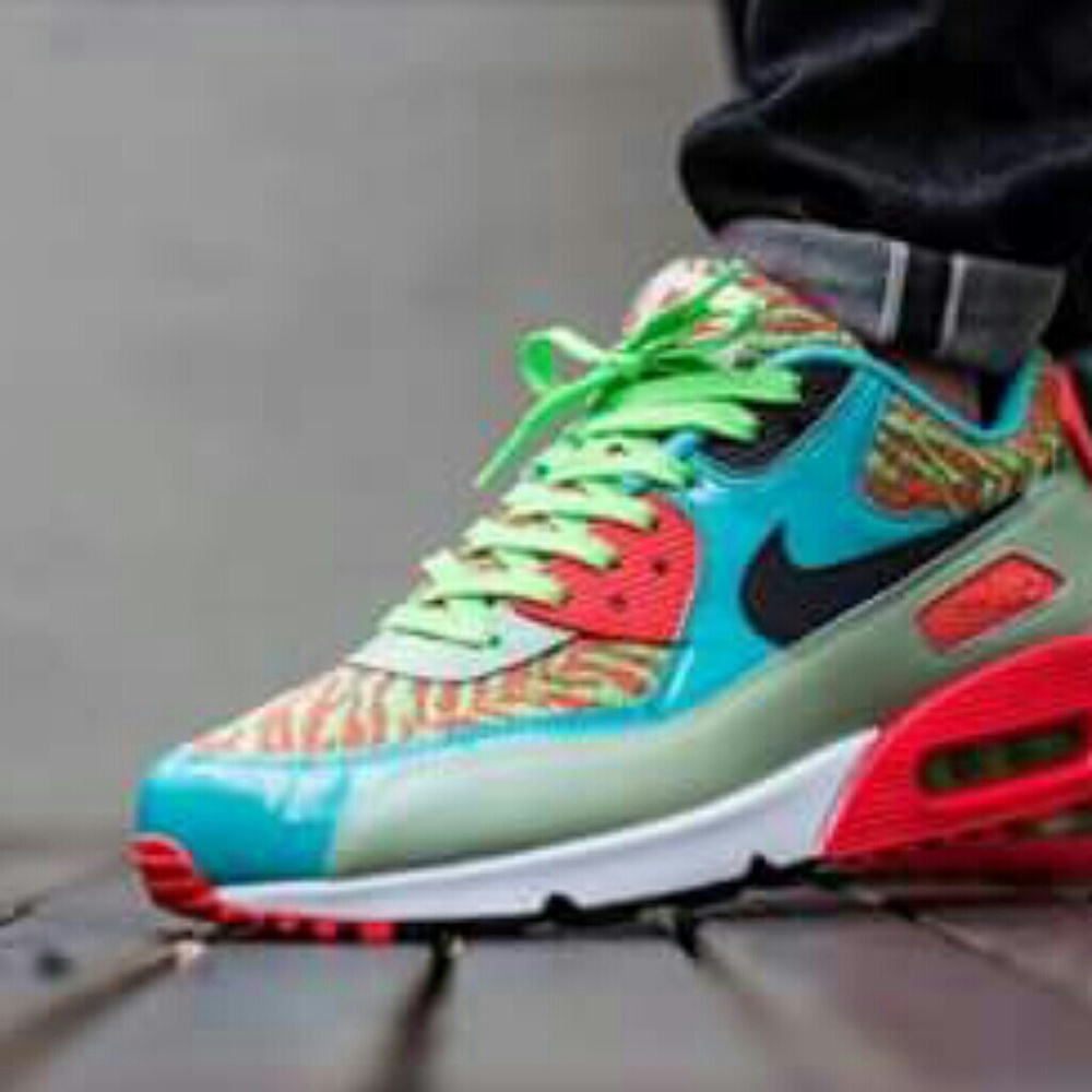 Nike air maxes